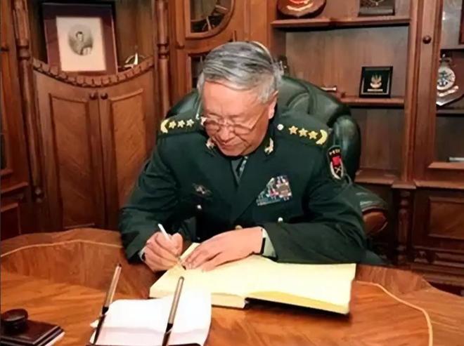 非常意外2009年开会时所用的茶杯是一个吃完的罐头瓶子(图9)