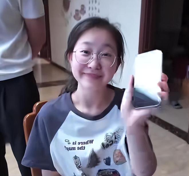 女生收到姐夫送的“考完三件套”眼睛都直了网友:开了个坏头(图2)